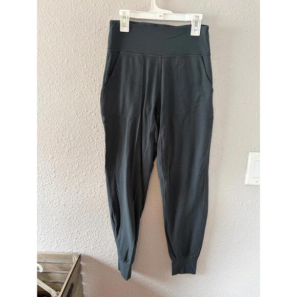 Lululemon Align Jogger 28in Graphite Grey size 6. EUC. No pilling. $98 retail. - Picture 2 of 6